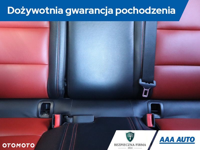 Mercedes-Benz CLA - 12