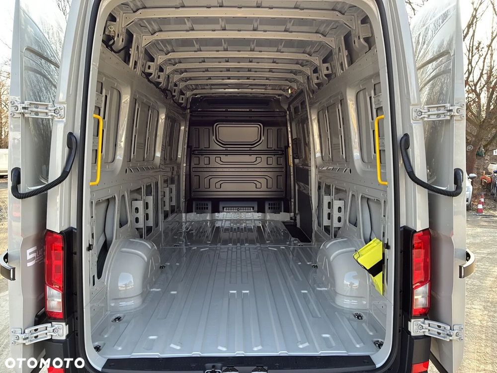 Volkswagen Crafter 35 Furgon L4H3, 2.0BiTDI 177KM, Wysoki dach, r. o. 4490mm - 12