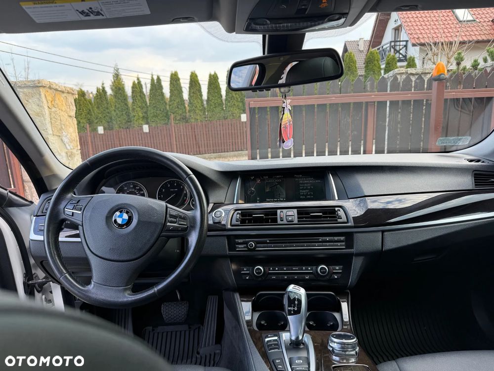 BMW Seria 5 528i Luxury Line - 13