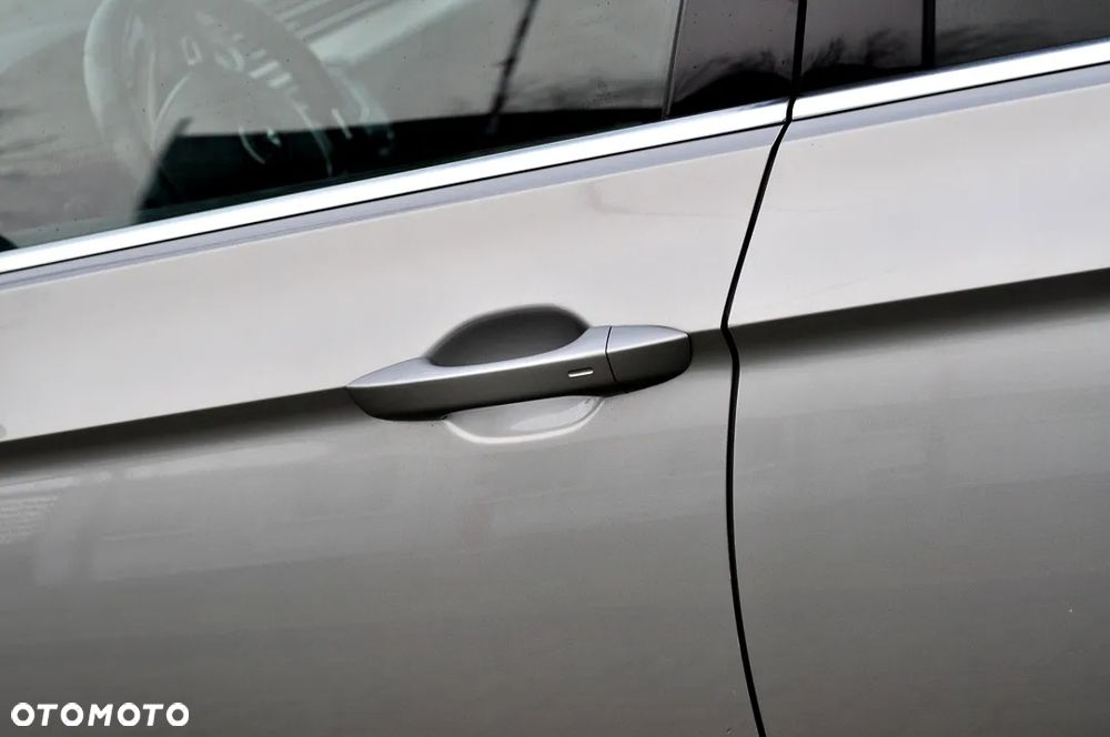 Volkswagen Passat - 12