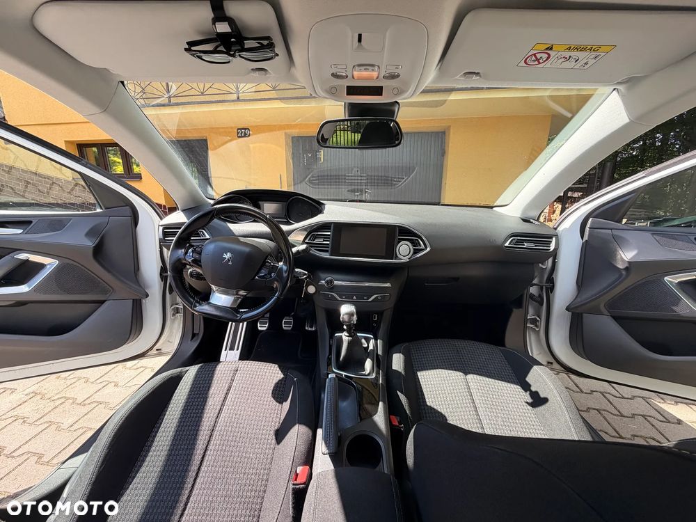 Peugeot 308 1.6 BlueHDi Allure S&S - 29