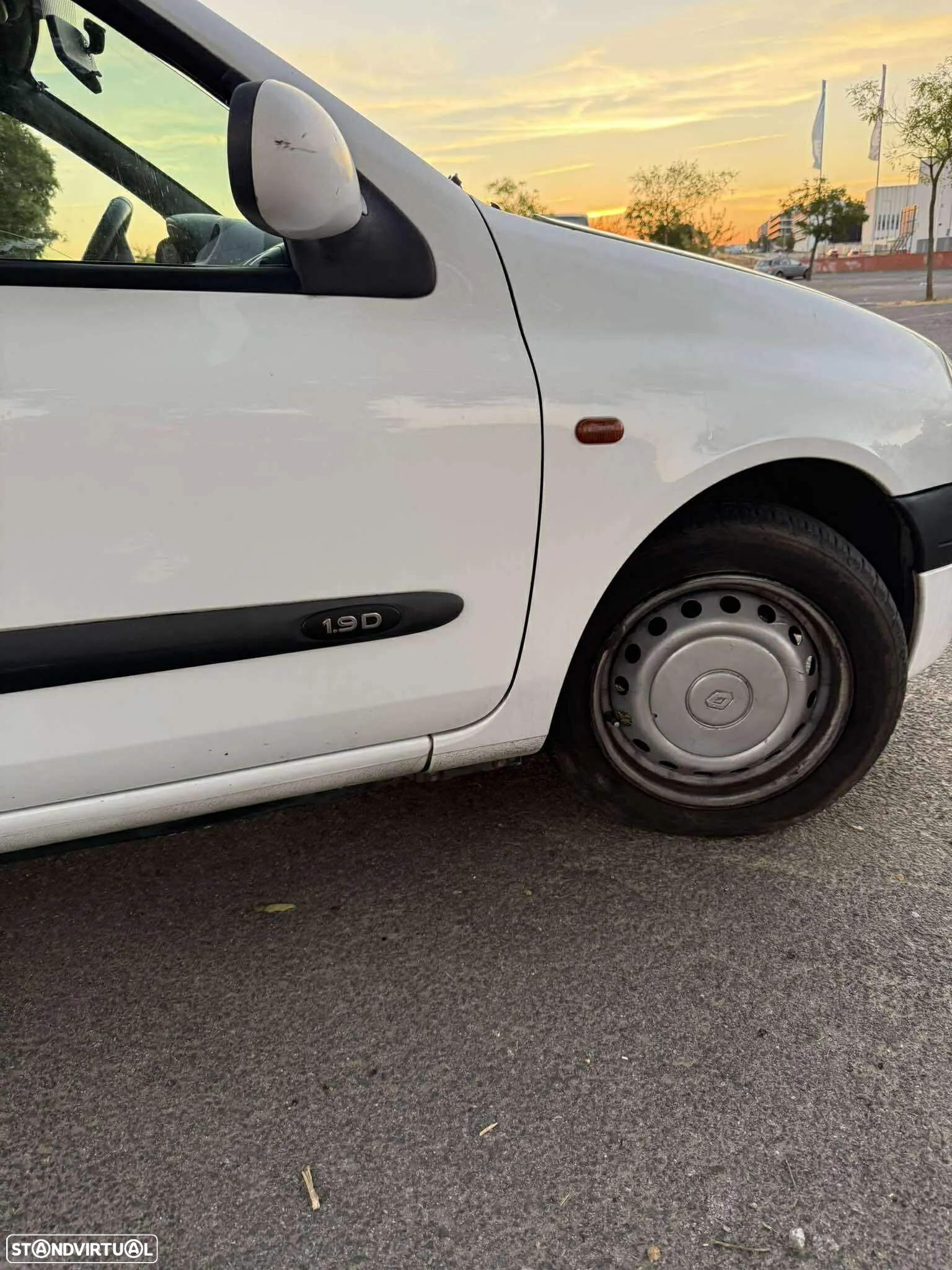 Renault Clio 1.9 D RN - 3