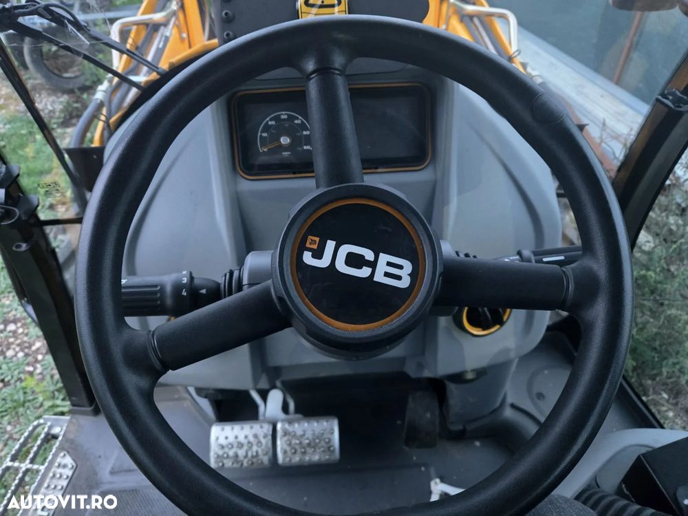 JCB 3CX - 16
