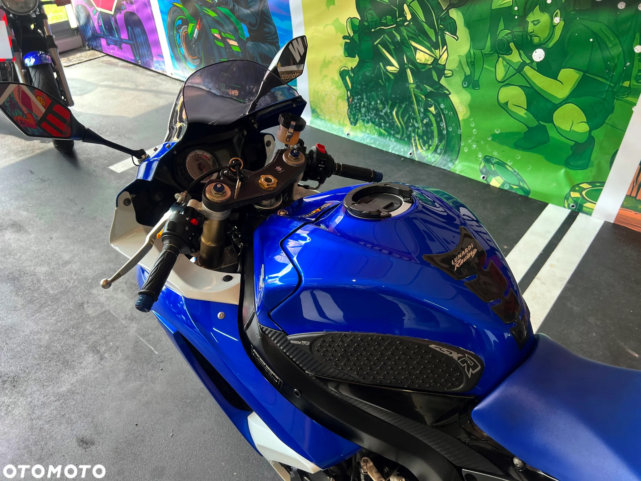 Suzuki GSX-R - 16