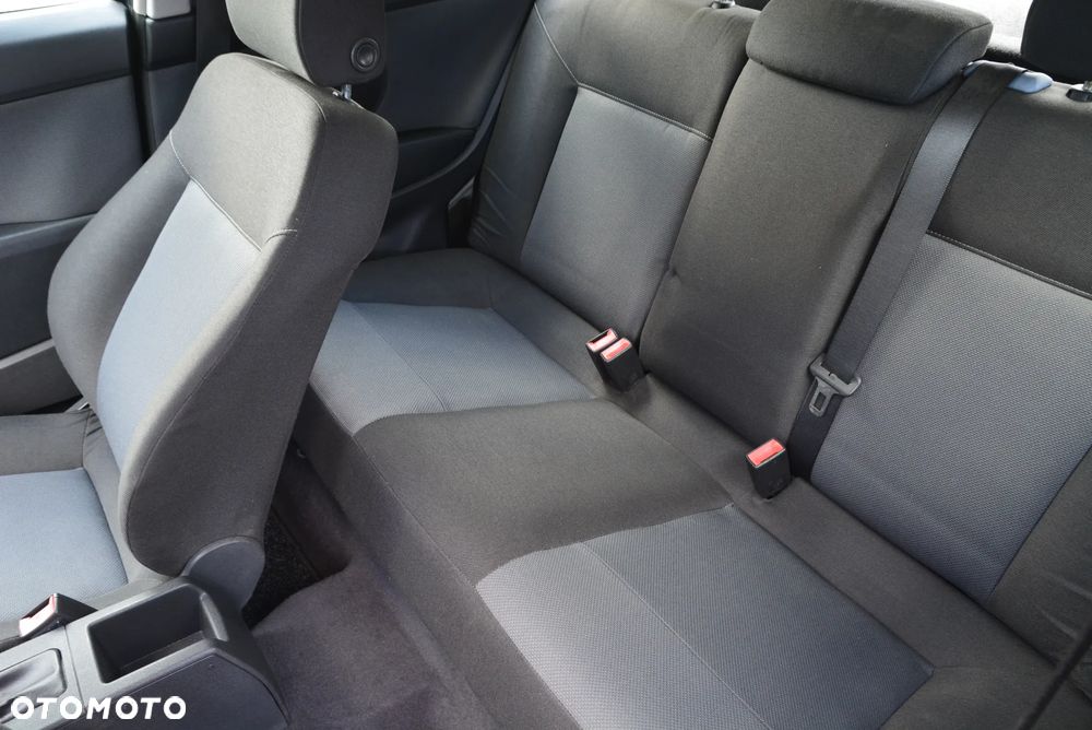 Opel Astra 1.6 Sport - 29