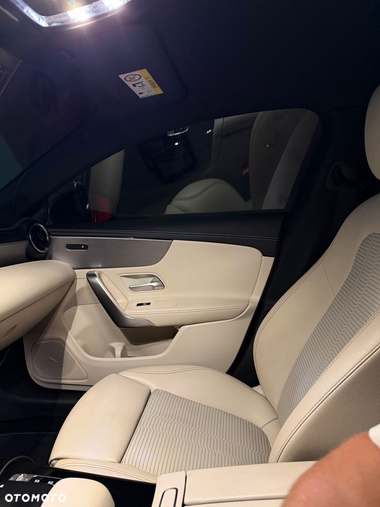 Mercedes-Benz CLA 180 7G-DCT - 15