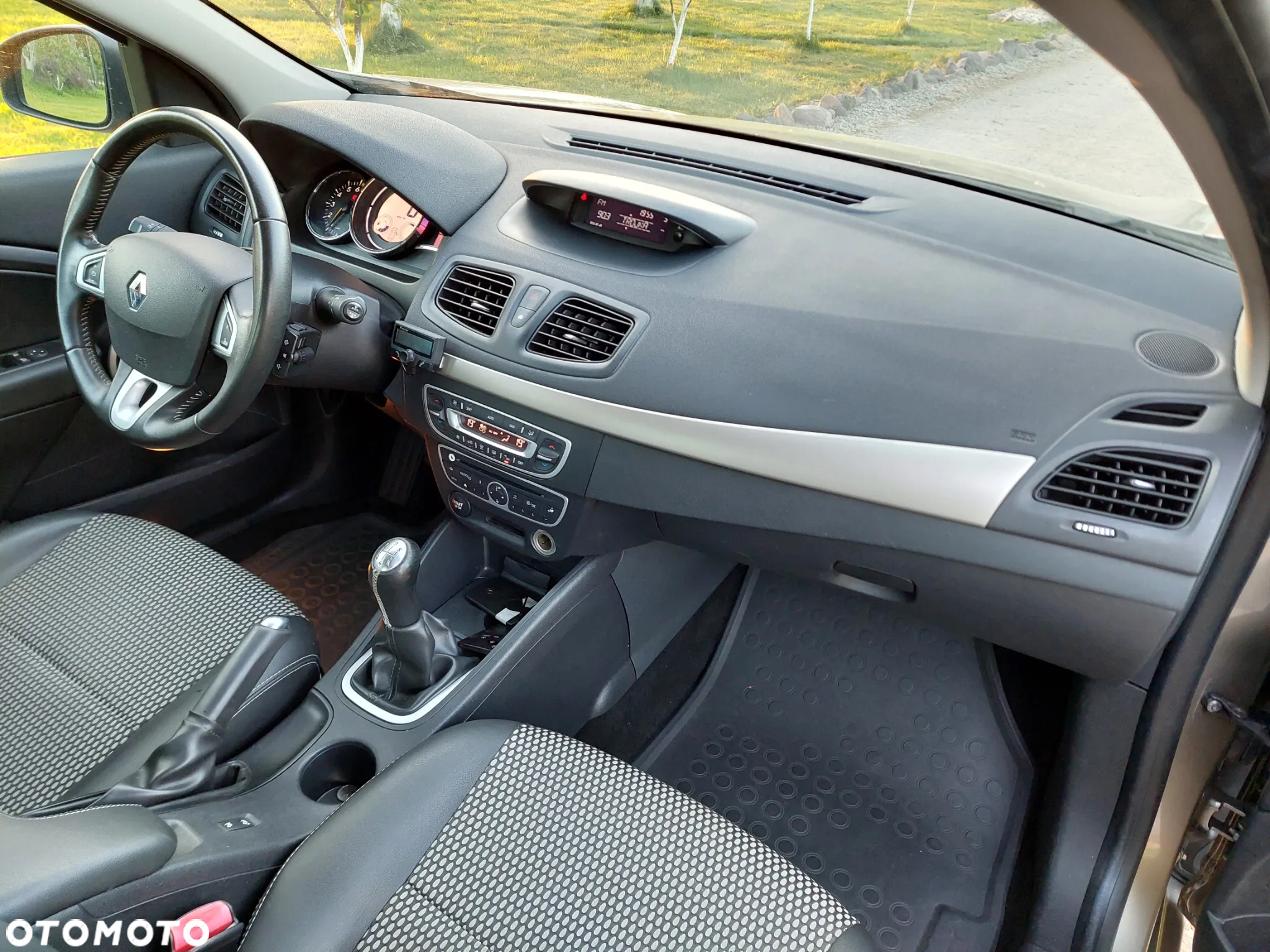 Renault Fluence 1.6 16V Techno Feel - 8