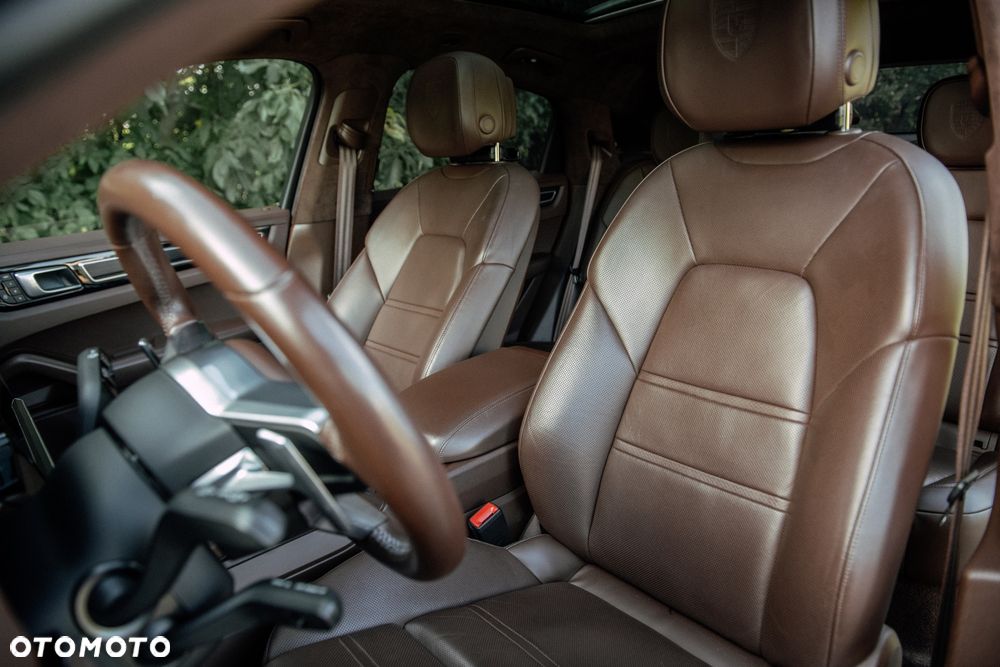 Porsche Cayenne GTS - 9