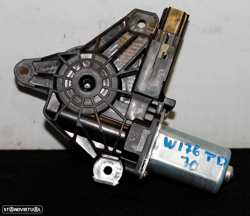 MOTOR ELEVATÓRIO DO VIDRO TRASEIRO DIREITO MERCEDES W176 - 2