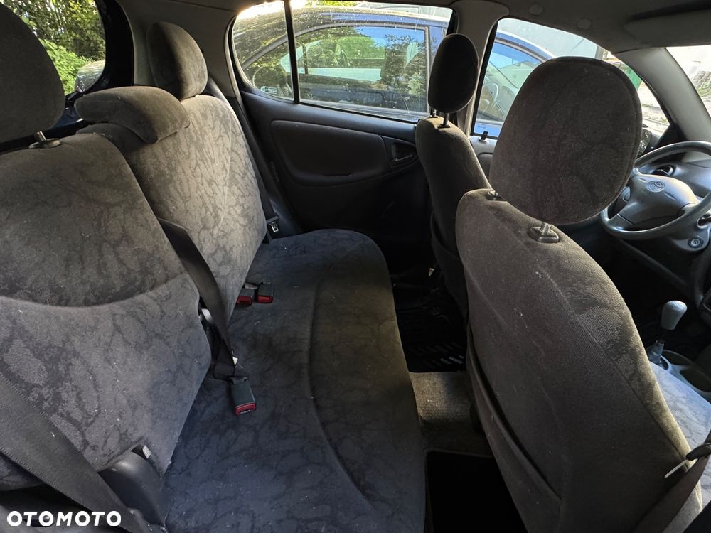 Toyota Yaris - 10