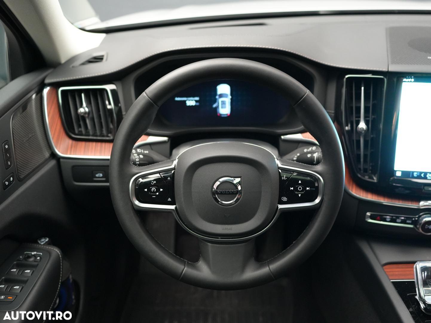 Volvo XC 60 B4 MHEV AT AWD Ultimate Dark - 21