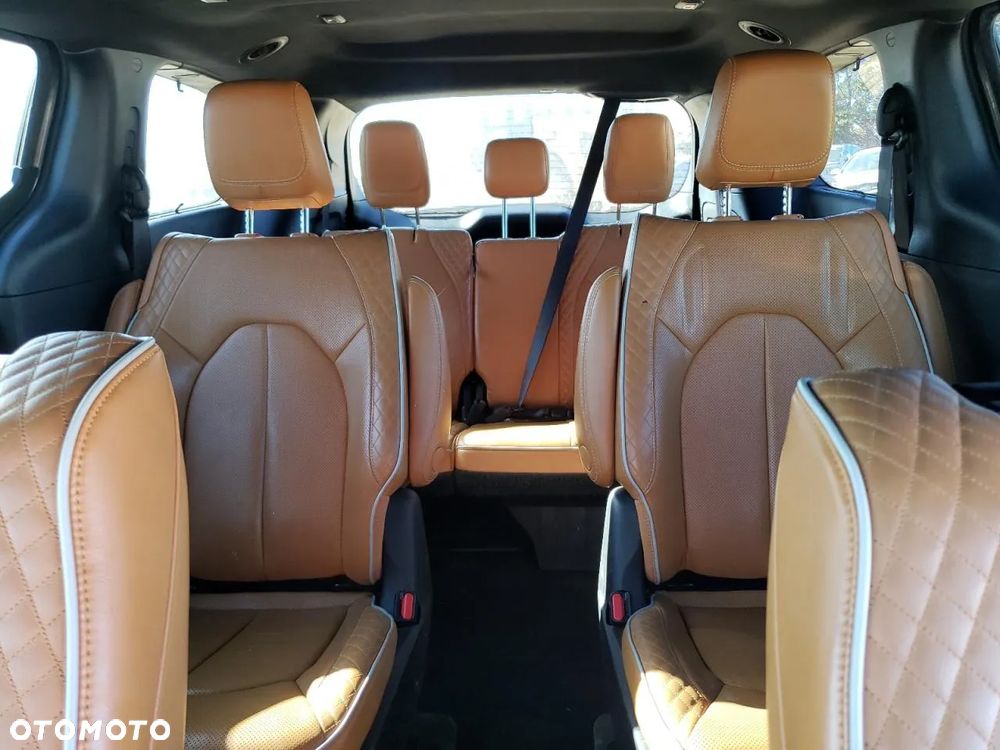 Chrysler Pacifica - 8