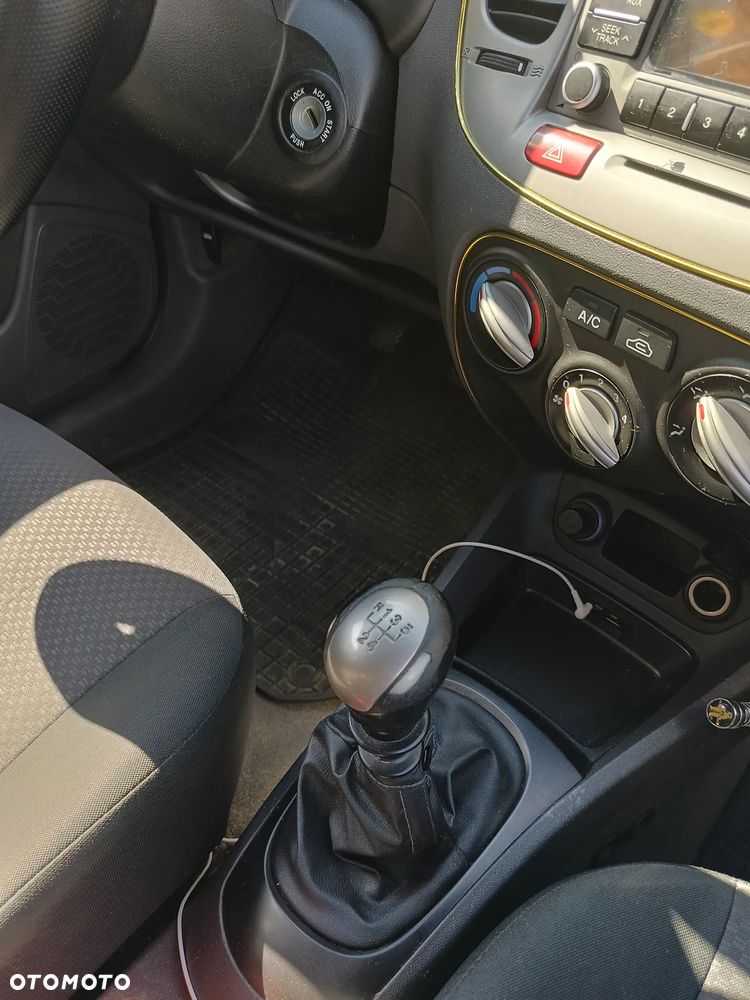 Kia Rio 1.4 Comfort - 12