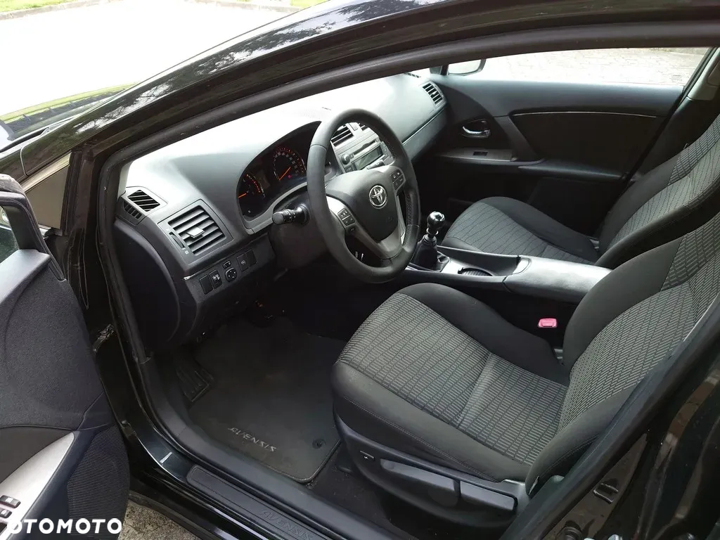 Toyota Avensis 1.8 Sol - 11