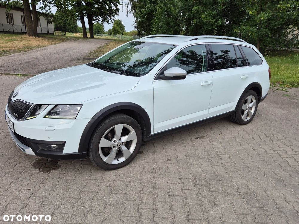 Skoda Octavia 2.0 TDI 4x4 Ambition DSG - 32