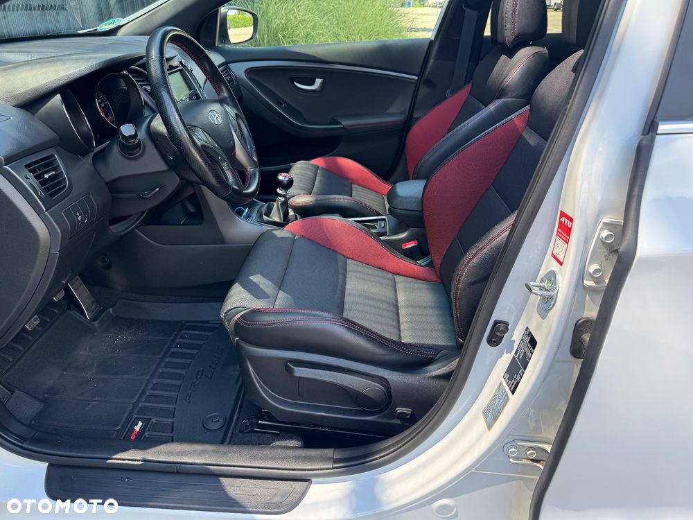 Hyundai i30 1.6 GDI Turbo Luxury - 23