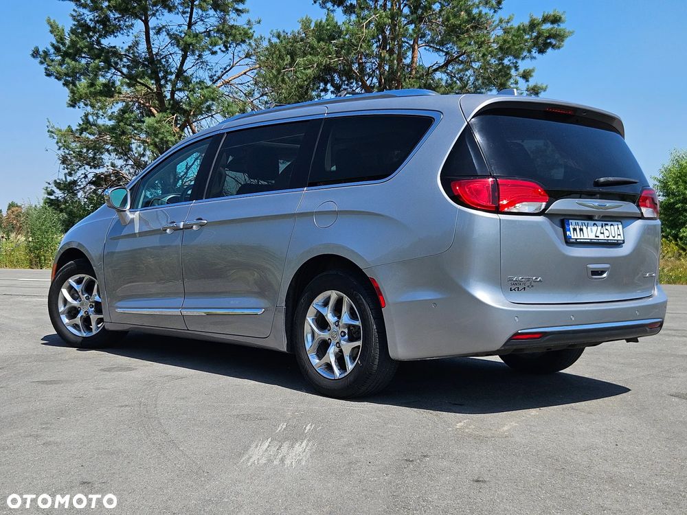 Chrysler Pacifica - 17