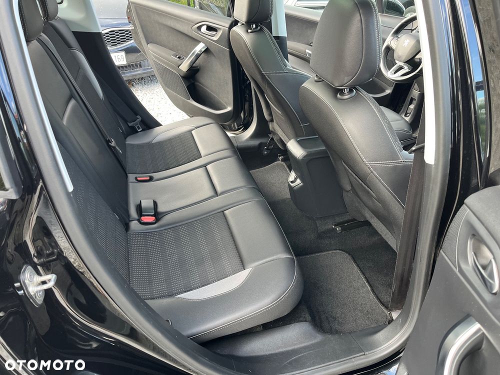 Peugeot 2008 PureTech 110 Stop&Start Allure - 28