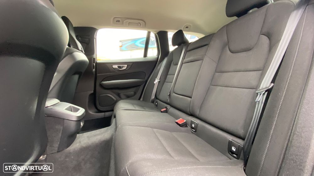 Volvo V60 2.0 D3 Momentum Plus Geartronic - 25