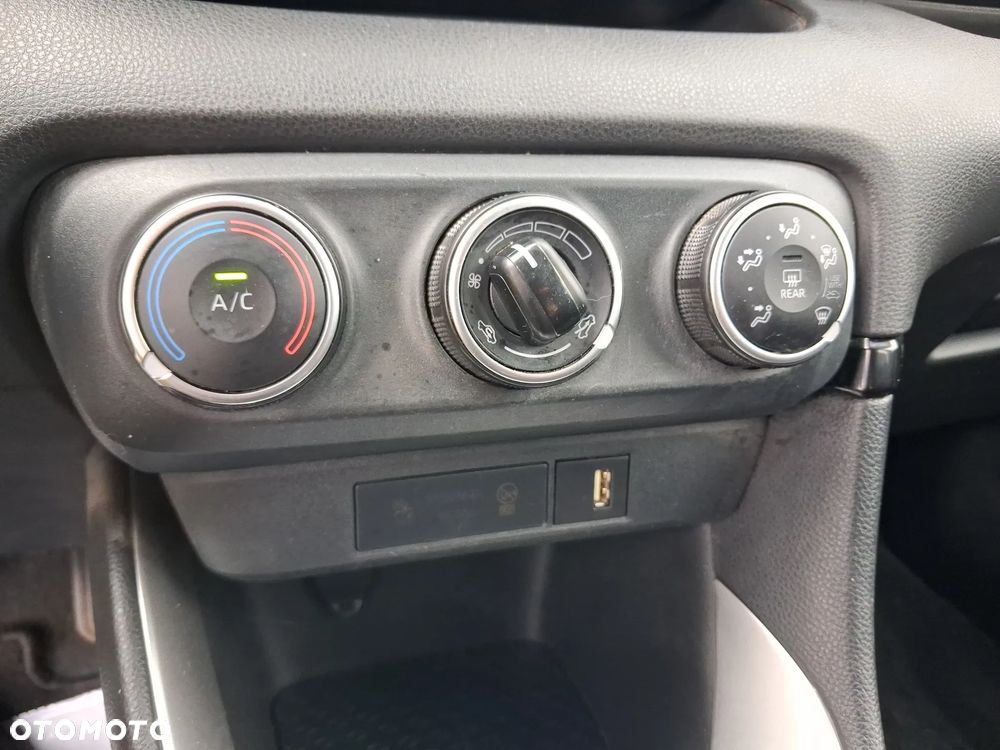Toyota Yaris 1.5 Comfort - 24