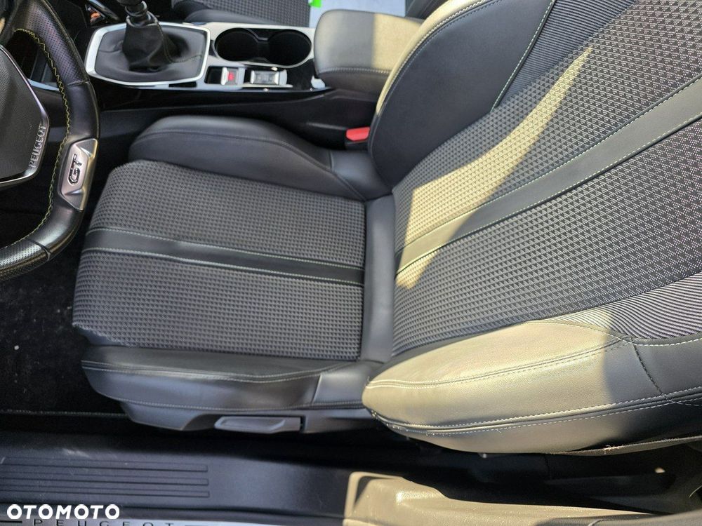 Peugeot 2008 - 10
