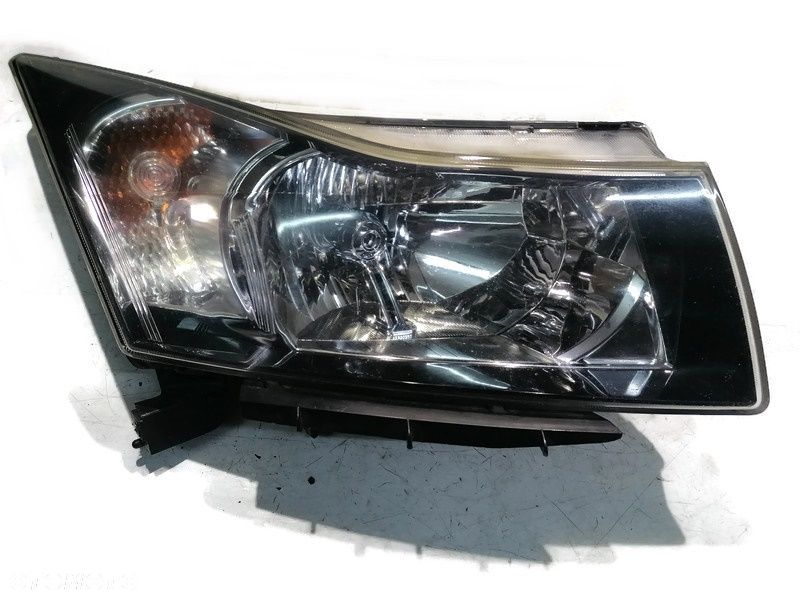 CHEVROLET CRUZE 08-16r LAMPA PRAWY PRZÓD EU - 1