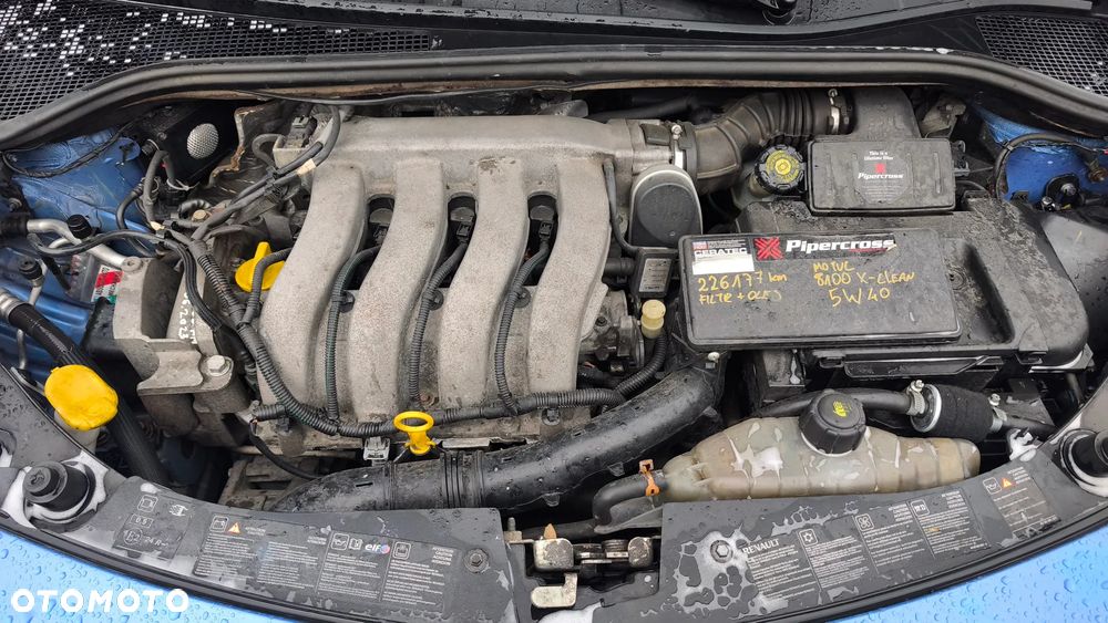 Renault Clio 1.6 16V GT - 10