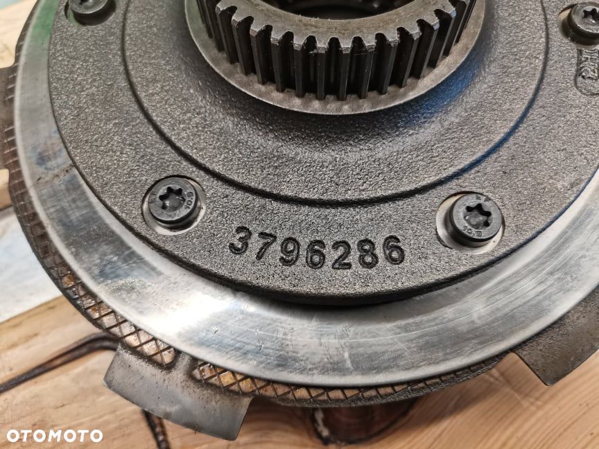 Układ planetarny skrzyni Dyna-6 Massey Ferguson 7618 3796286 - 2