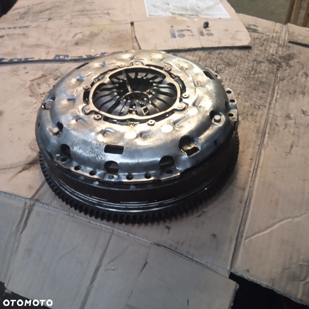 Sprzęgło dwumasowe Amarok 2.0TDI 03L141031D - 1