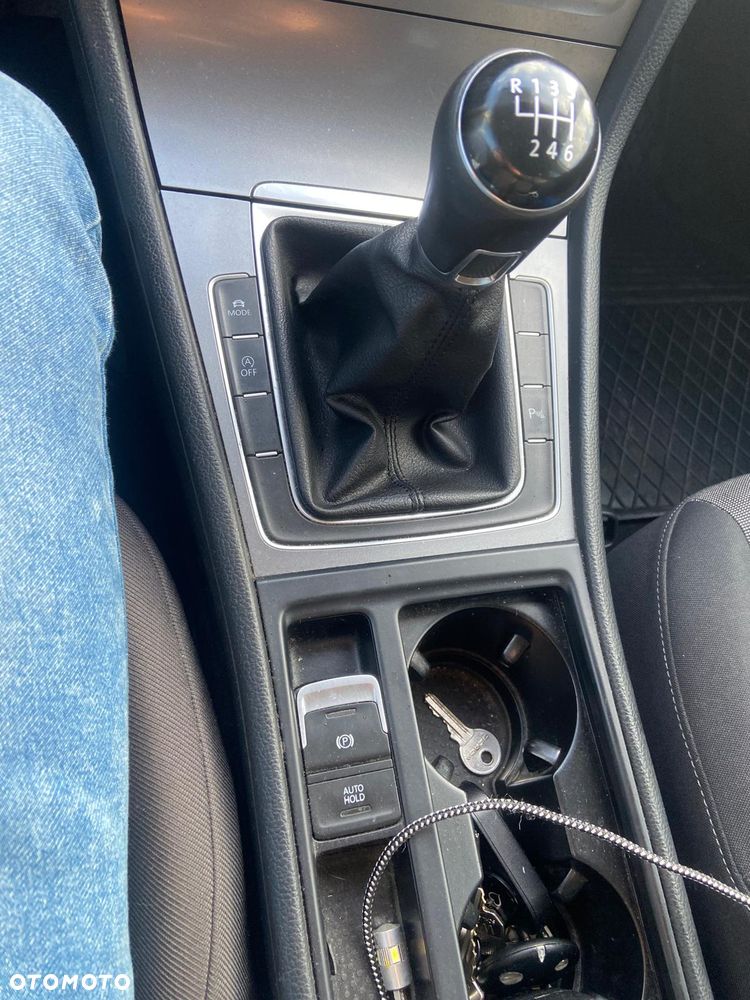 Volkswagen Golf - 6