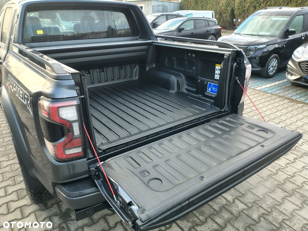 Ford RAPTOR - 16
