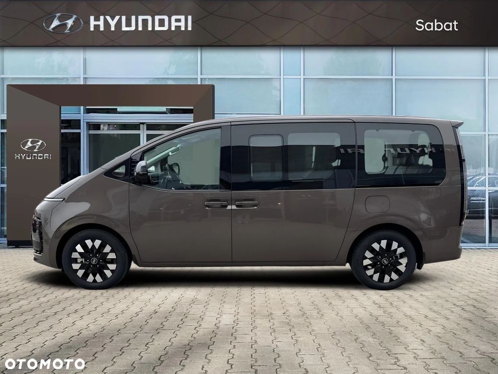 Hyundai Staria 1.6 T-GDI HEV Luxury - 2