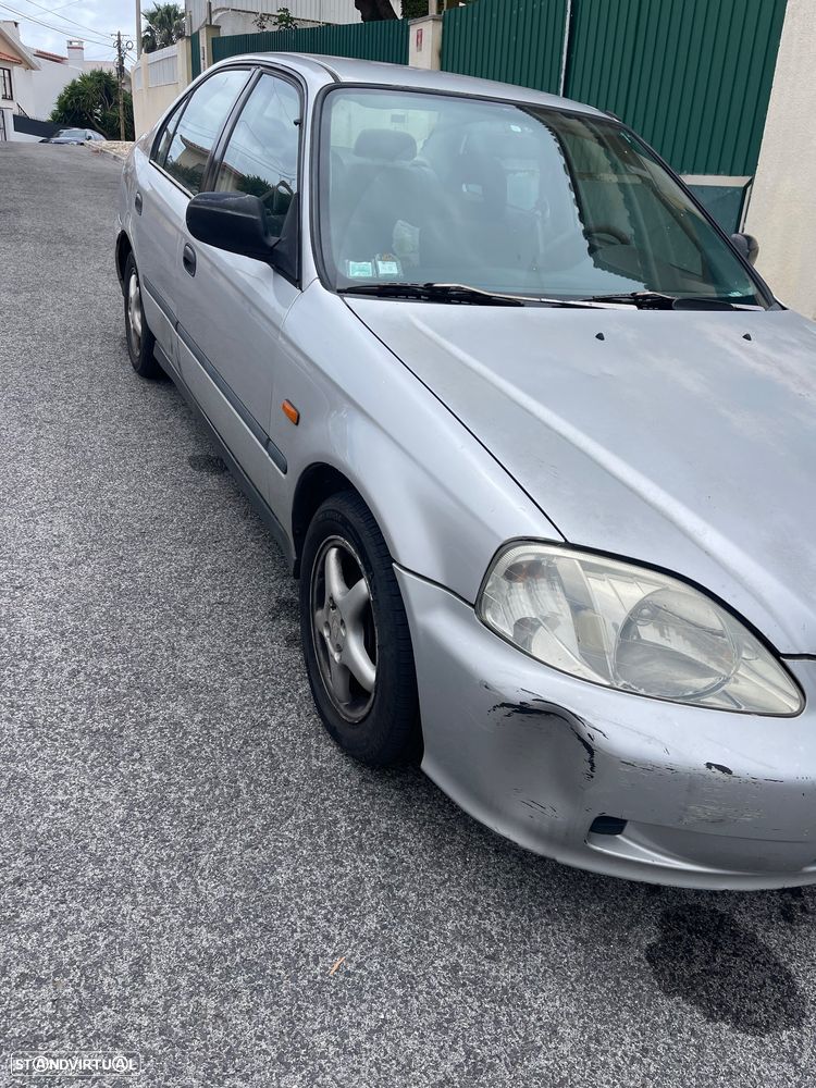 Honda Civic 1.5i LS - 4