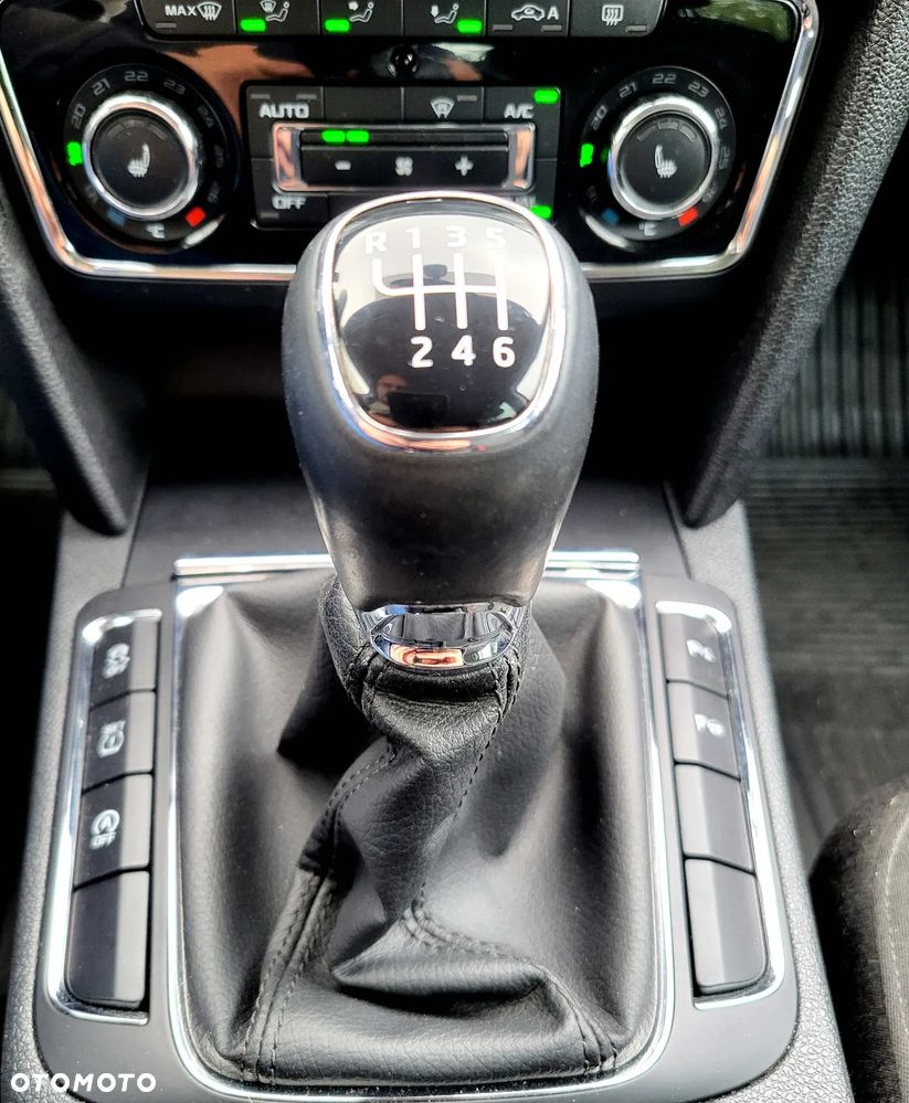 Skoda Superb 2.0 TDI Elegance - 24