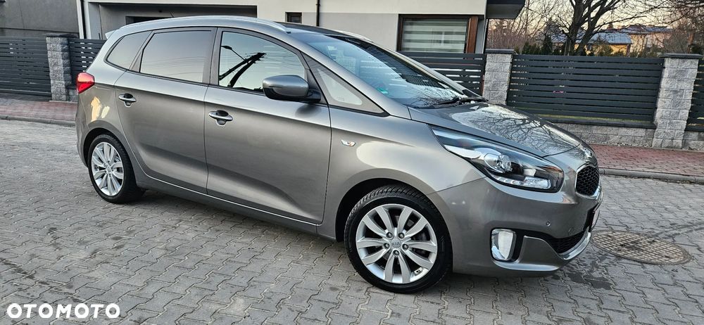 Kia Carens - 7