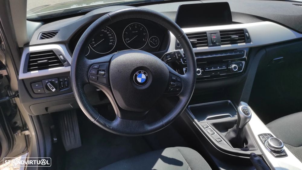 BMW 318 d Blue Performance - 28