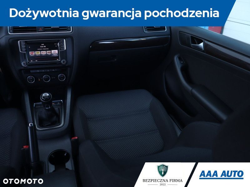 Volkswagen Jetta - 10