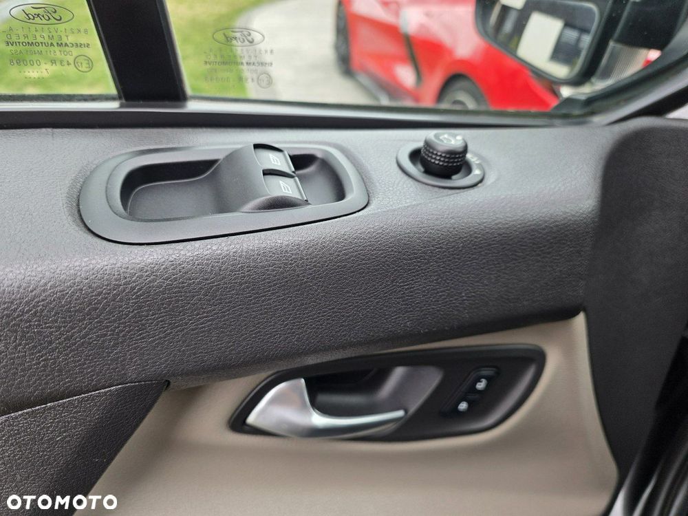 Ford Tourneo Custom - 18