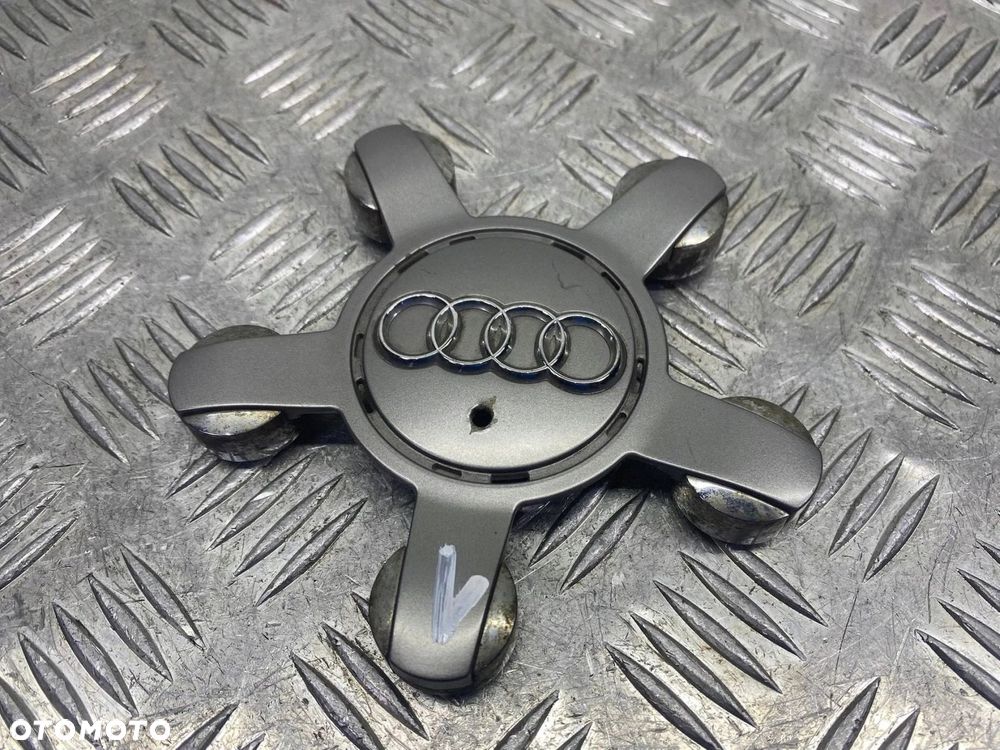 DEKIELEK KOŁPAK EMBLEMAT FELGI AUDI A4 A5 A6 A8 Q5 8R0601165 - 3