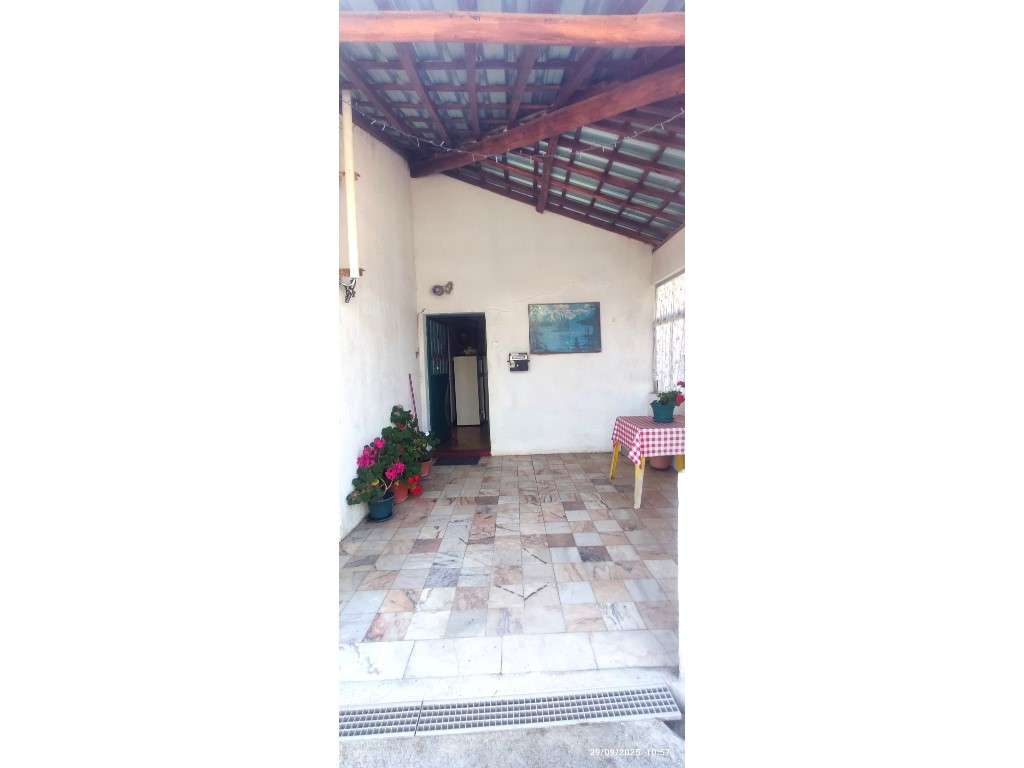 Moradia, anexos e terreno com furo , a poucos minutos da cidade de ... - Grande imagem: 3/31