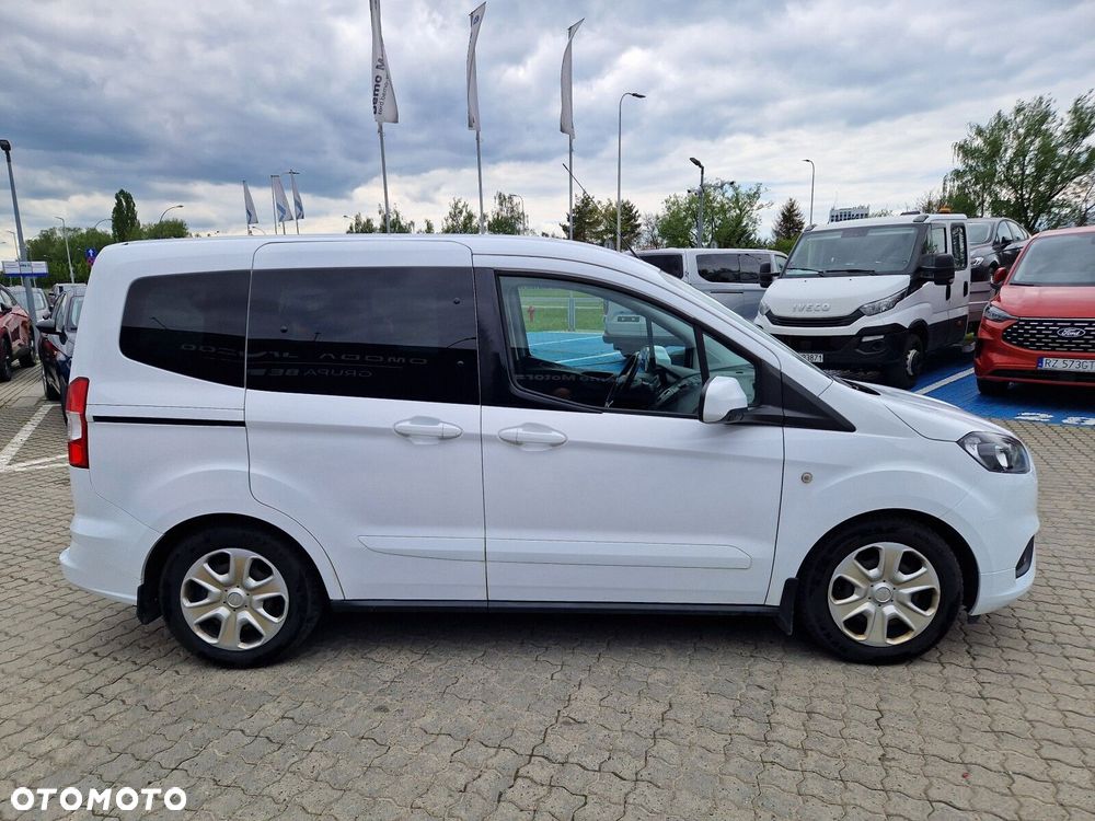 Ford Transit Courier - 9