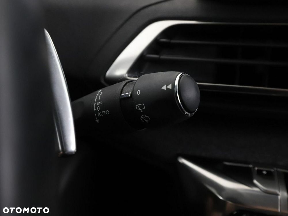 Peugeot 3008 1.6 PureTech Hybrid PHEV Allure Pack S&S EAT8 - 37