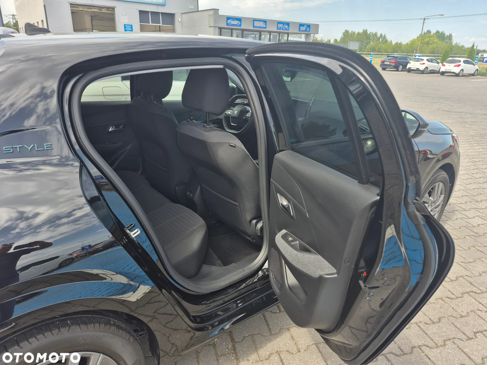 Peugeot 208 PureTech 100 EAT8 Allure - 7