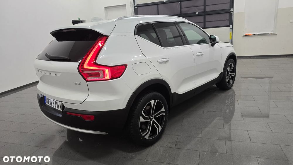 Volvo XC 40 B3 B DKG Ultra Black Edition - 3