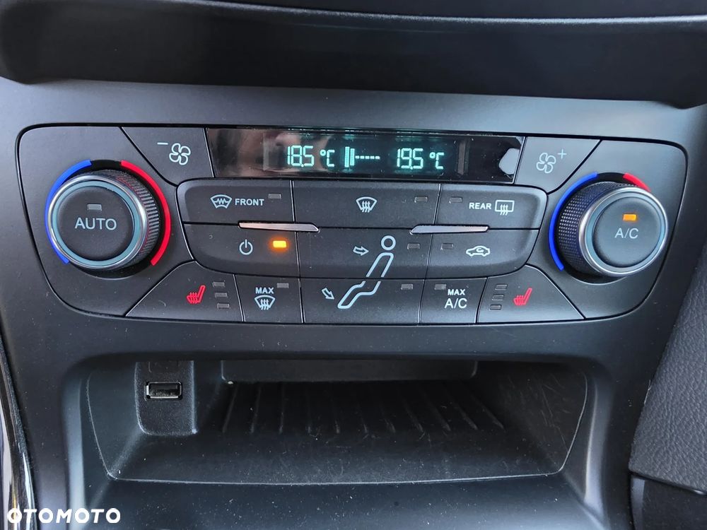 Ford Focus 2.0 TDCi Titanium ASS - 9