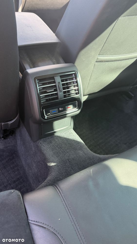 Volkswagen Passat - 24