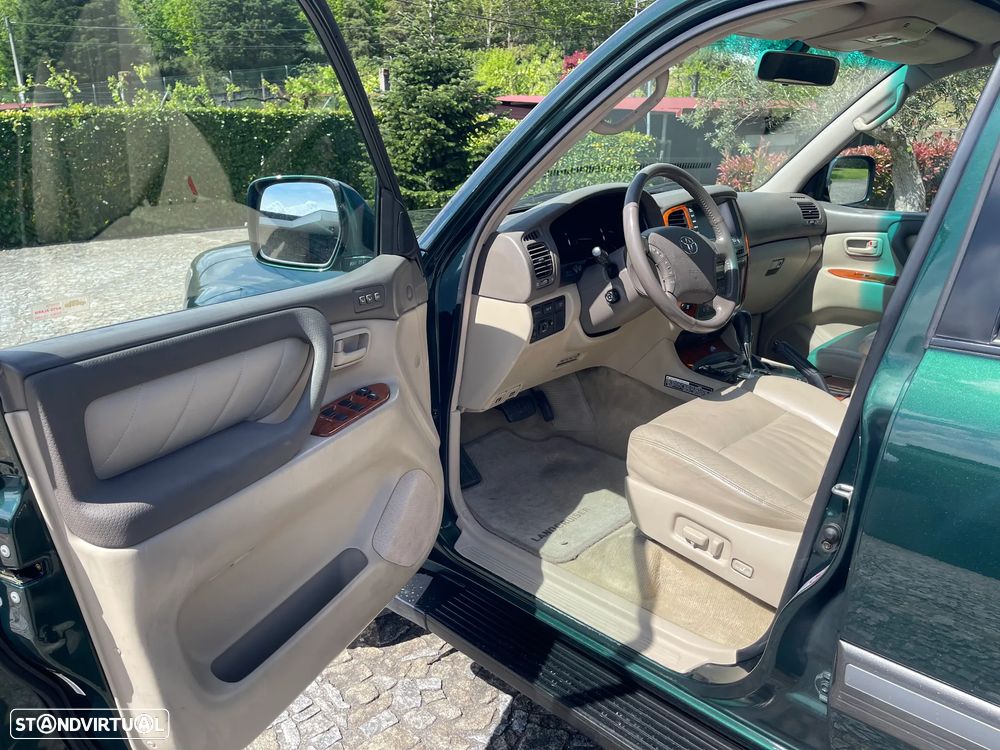 Toyota Land Cruiser - 7