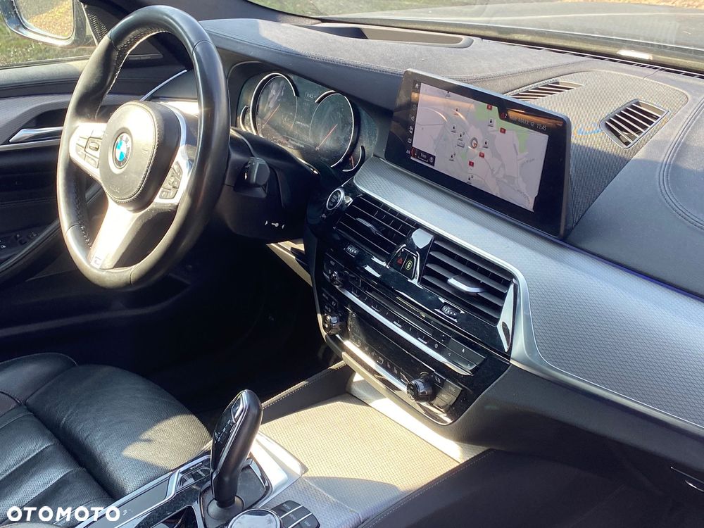 BMW Seria 5 M550i xDrive sport - 15