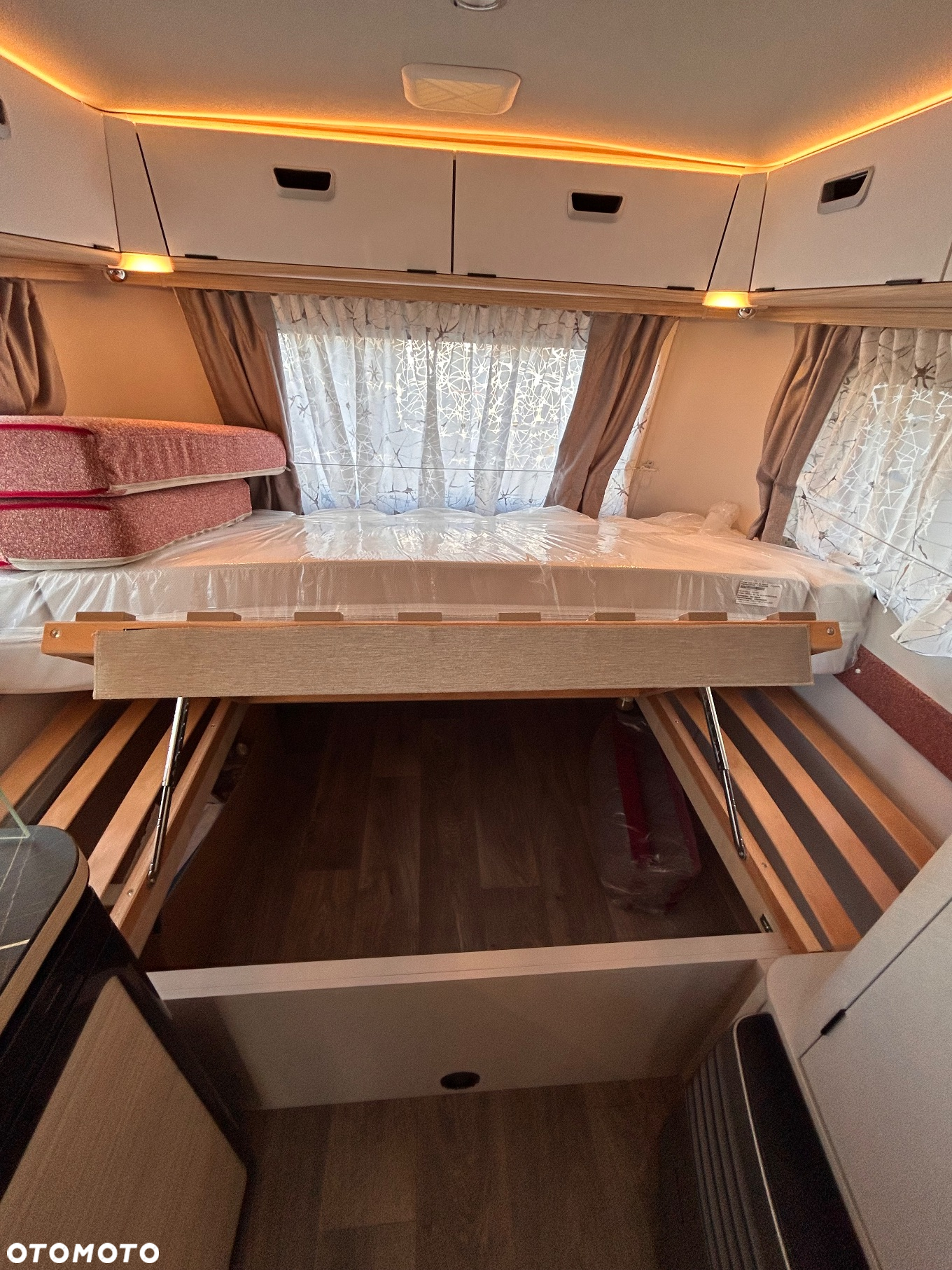 Hymer-Eriba Touring 430 - 24