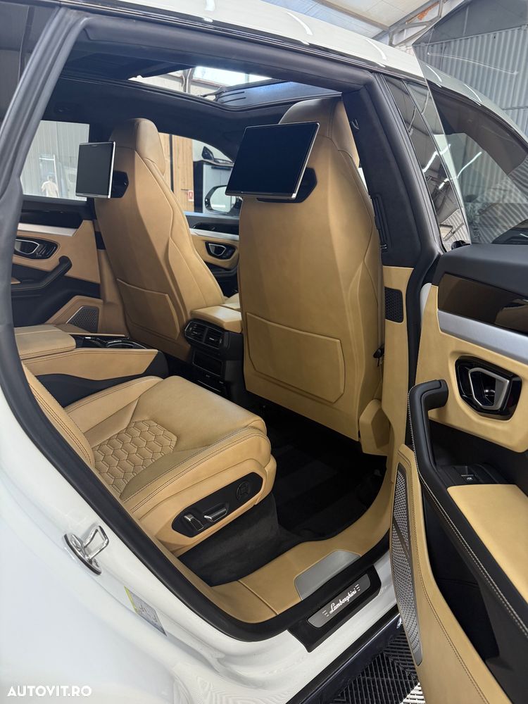 Lamborghini URUS - 10